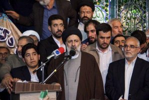 حضور گسترده مردم کرمانشاه در مراسم سخنرانی حجت الاسلام رئیسی