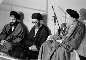 امام خمینی (ره): يک نفر را مثل آقاى خامنه‌ای که متعهد به اسلام و خدمتگزار باشد، پیدا نمی‌کنید + فیلم 