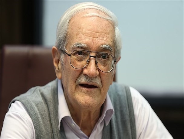 دولت به جای توتال می توانست با قرارگاه خاتم الانبیا(ص) قرار داد نفتی منعقد کند/ فرانسوی ها در جریان مذاکرات برجام نقش پلیس بد داشتند