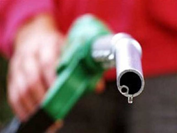 دولت ابلاغیه ای در مورد افزایش قیمت و سهمیه بندی بنزین به ما نداده است/ با ورود پالایشگاه ستاره خلیج فارس در بحث بنزین کاملا خود کفا شده ایم