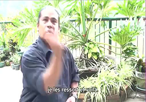 شیوه عجیب جراحی یک مرد اندونزیایی بدون استفاده از تیغ + فیلم 