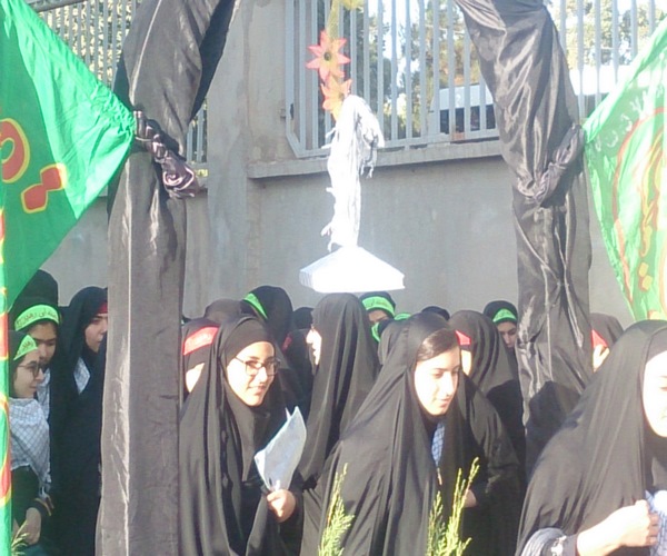 اعزام دانش آموزان بسیجی به اردوی راهیان نور در اسلام آبادغرب+تصاویر