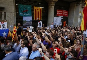 لحظه اعلام جدایی یک‌طرفه در پارلمان کاتالونیا + فیلم 