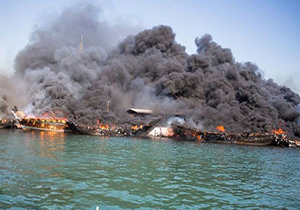 آتش گرفتن لنج ایرانی در اسکله شارجه + فیلم 