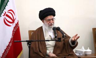 امام خامنه‌ای: جمهوری اسلامی باید زکات را در سرلوحه برنامه‌های خود بگذارد