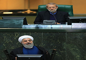 تذکر لاریجانی به نمایندگان برای نشستن بر روی صندلی‌هایشان + فیلم 