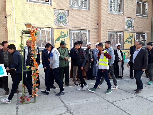 اعزام دانش آموزان بسیجی به اردوی راهیان نور در اسلام آبادغرب+تصاویر