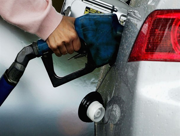 فقط قیمت بنزین و گازوئیل افزایش می‌یابد/ دولت نرخ 1500 و 400 تومان را برای این دو حامل تصویب کرد