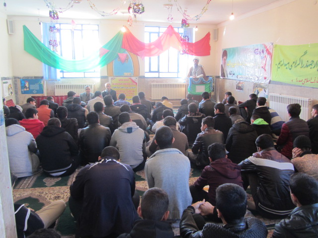 برگزاری مراسم 9دي در دبیرستان علوم معارف اسلامی اسلام آبادغرب+عکس