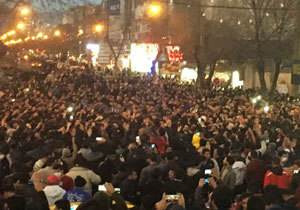 خروش مردم خرم آباد در اعتراض به هنجارشکنان + فیلم 