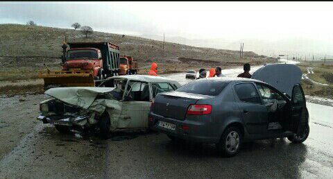 حادثه رانندگی در محور قلاجه به اسلام آبادغرب 4 مصدوم برجای گذاشت + عکس