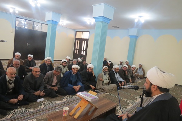 برگزاری نشست مشترک ائمه جماعات و هیئت امنای مساجد شهرستان اسلام آبادغرب