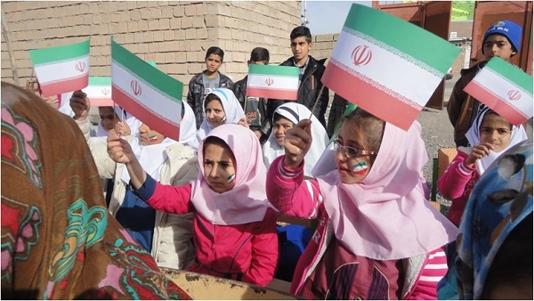 ویژه برنامه رویش جوانه های انقلاب در اسلام آبادغرب+تصاویر ویژه برنامه رویش جوانه های انقلاب در اسلام آبادغرب+تصاویر