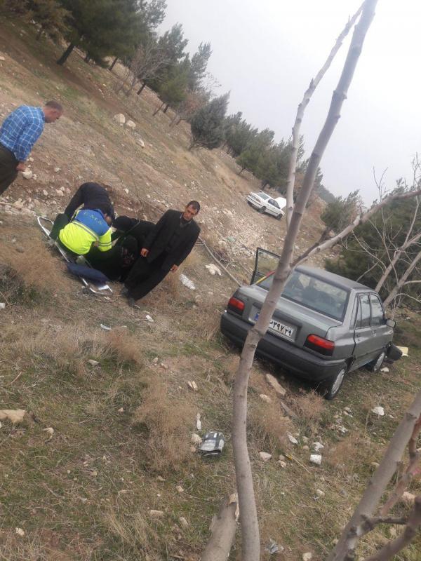 حادثه رانندگی در محور اسلام آبادغرب به کرمانشاه 4مصدوم برجای گذاشت+تصاویر