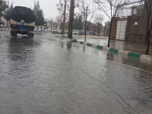 بارش باران پربرکت و آبگرفتگی معابر در اسلام آبادغرب+تصاویر