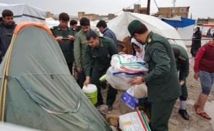 باز هم سپاه در سرپلذهاب به میدان آمد/ امدادرسانی به زلزله زده گان چادرنشین گرفتار در آب