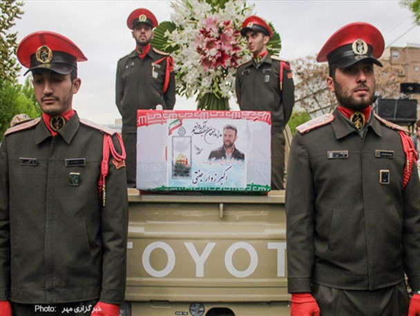 مراسم تشییع شهید مدافع حرم اکبر زوار جنتی/ تصاویر