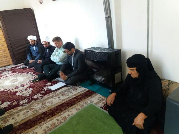 دیدار مسئولین شهرستان با خانواده شهدا در اسلام آبادغرب+تصاویر دیدار مسئولین شهرستان با خانواده شهدا در اسلام آبادغرب+تصاویر