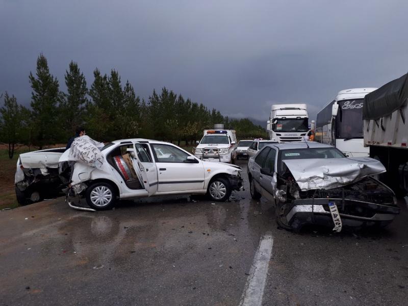 ‍ عدم احتیاط در هوای بارانی حادثه ساز شد +تصاویر