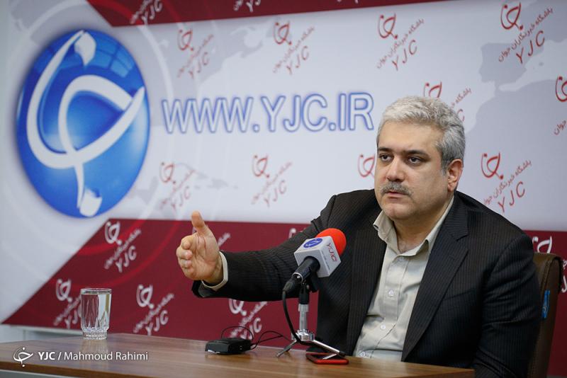 رتبه‌ خوب در کنکور به معنی نخبه بودن نیست/ مردم به پول طرف مقابل خود نگاه می‌کنند نه عقل او/ روی هرکسی دست بگذاریم کلاسش بالا می‌رود 