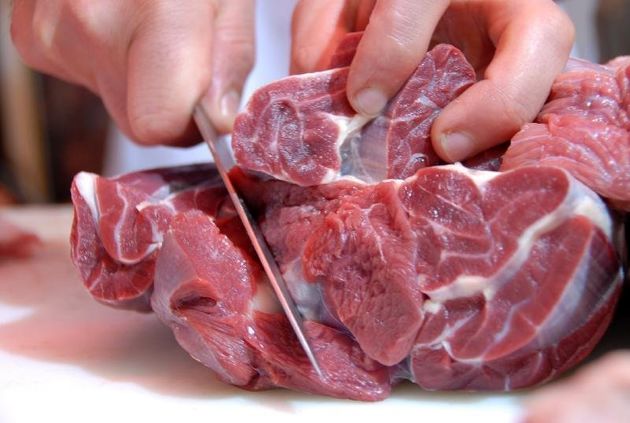 توزیع بیش از 3 تن گوشت قرمز منجمد در اسلام آبادغرب
