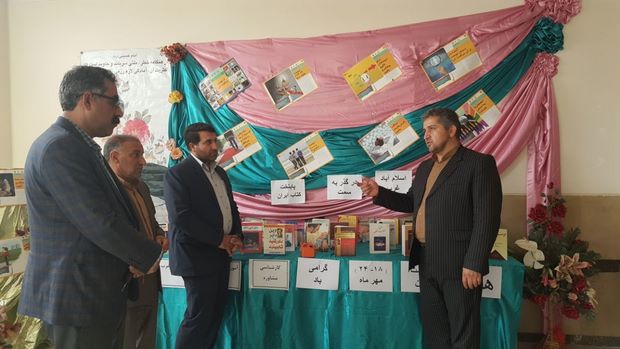 آموزش و پرورش اسلام آبادغرب با تشکیل ۵۰ تیم کتاب خوانی در مسیر پایتخت کتاب ایران گام بر می دارد