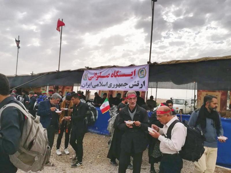 تصاویری از خدمت رسانی موکب تیپ 181 ارتش اسلام آبادغرب در مرز مهران