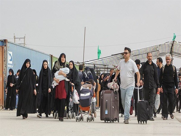 حضور ۲۰۰ دستگاه اتوبوس ‌سپاه جا‌به‌جایی زائران/ ۴۸ هزار نان توسط ستاد اربعین قم بین زائران توزیع شد