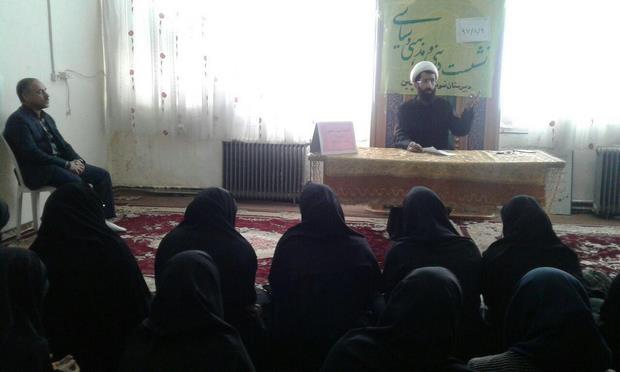 برگزاری نشست تربیتی دینی در دبیرستان نمونه دولتی گلچین اسلام آبادغرب
