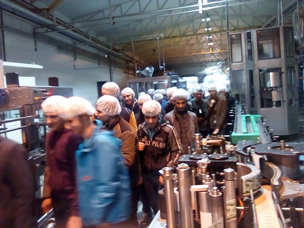 بازدید دانش آموزان از کارخانجات و کارگاه های تولیدی اسلام آبادغرب+ تصاویر