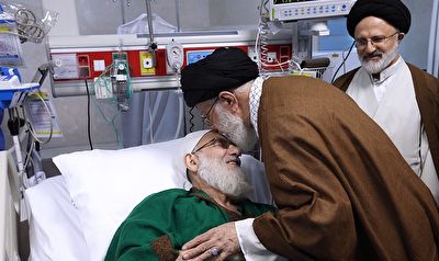 عیادت رهبر انقلاب از آیت‌الله هاشمی شاهرودی + فیلم 