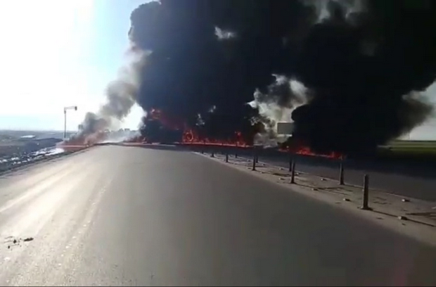 انفجار تانکر نفت در محور اسلام آبادغرب-حمیل/ تلفات جانی نداشتیم