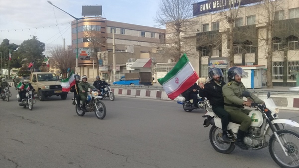 رژه موتور سواران نیرو های مسلح به مناسبت آغاز دهه مبارک فجر در اسلام آبادغرب+تصاویر