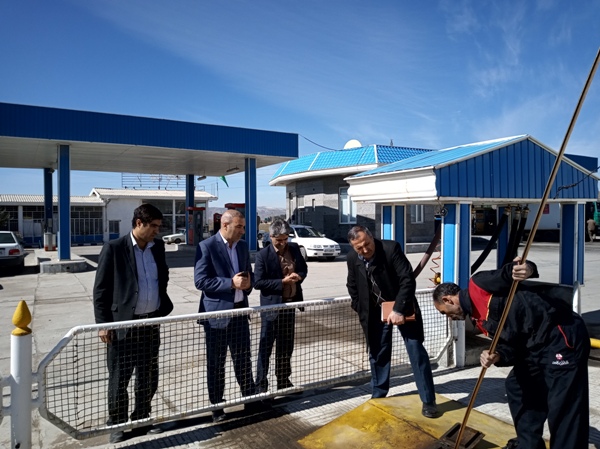 بازدید دستگاه های اجرائی و نظارتی اسلام آبادغرب از اماکن عرضه کننده سوخت شهرستان+تصاویر