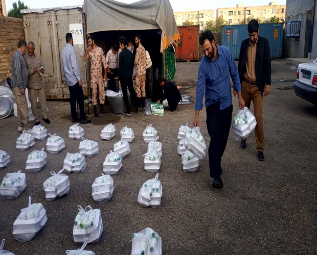 توزیع 3هزار پرس غذای گرم توسط سپاه در بین ایتام و نیازمندان اسلام آبادغرب+تصاویر