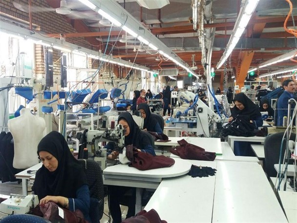 تولید پوشاک؛ ظرفیت مندرس روزهای جهش/ کارگاه‌های خانگیِ ماسک؛ الگویی برای جهش تولید پوشاک ایرانی