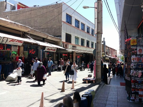 ارسال تضمینی کالاهای قاچاق با خودروی پلاک قرمز/ "جنس بانه‌ای" دستاویز فروشندگان تهرانی برای آب کردن کالاهای روی دست مانده