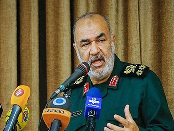 رمز پیروزی ملت ما در جنگ دفاع مقدس امامت است/ مقاومت معادلات دشمن را در منطقه و جهان بر هم زد