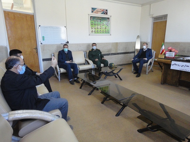 جلسه تامین امنیت مدارس روستایی اسلام آبادغرب با همکاری بخشداری و نیروی مقاومت بسیج