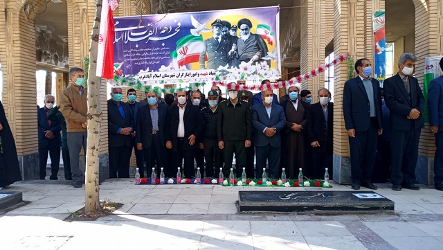 مراسم غبار روبی و عطر افشانی مزار شهدای اسلام آبادغرب+تصاویر