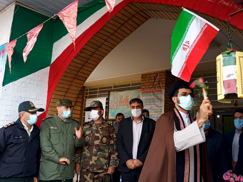 «زنگ انقلاب» در نخستین روز از دهه فجر در مدارس اسلام آبادغرب نواخته شد