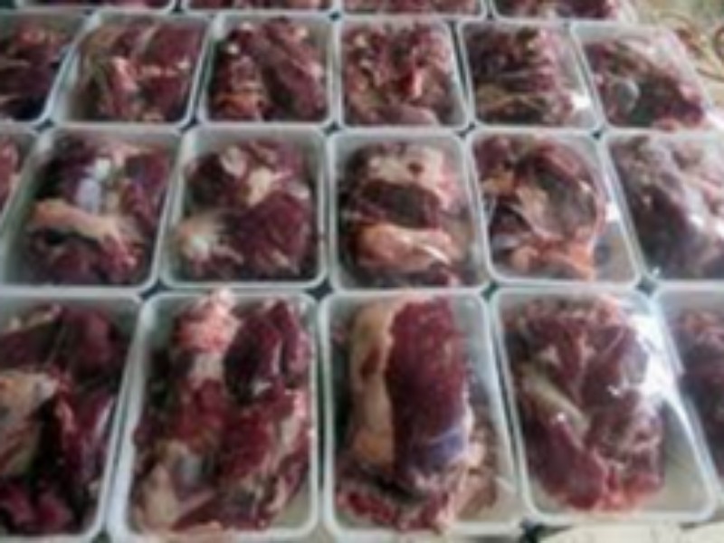 توزیع  گوشت قربانی بین نیازمندان شهرستان اسلام آبادغرب