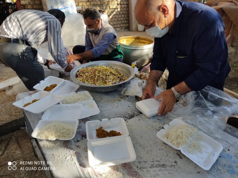 تهیه و توزیع 2000 پرس غذای گرم در پویش احسان غدیر توسط کانون خدمت رضوی شهرستان اسلام آبادغرب+تصاویر