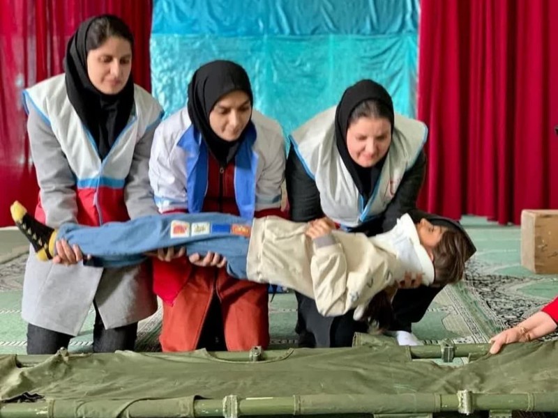 برگزاری دوره آموزشی امداد و کمک های اولیه ویژه معلمین در حمیل برگزاری دوره آموزشی امداد و کمک های اولیه ویژه معلمین در حمیل