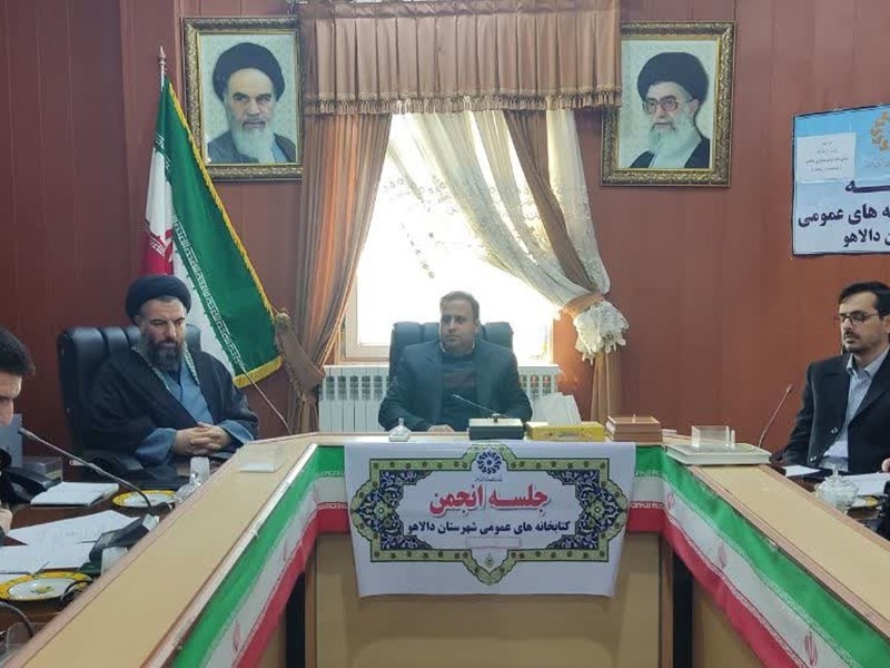 سرمایهگذاری در حوزه فرهنگ کتاب و کتابخوانی برای توسعه و آبادانی منطقه و کشور مفید خواهد بود سرمایهگذاری در حوزه فرهنگ کتاب و کتابخوانی برای توسعه و آبادانی منطقه و کشور مفید خواهد بود