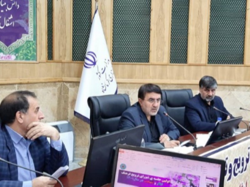 کسی حق ندارد با موضوع شهدا بازی سیاسی کند