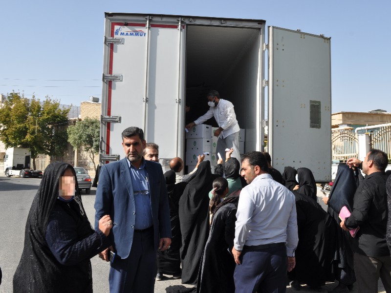 توزیع ۱۳۰۰ بسته مواد لبنی در بین مددجویان تحت حمایت کمیته امداد اسلام آبادغرب