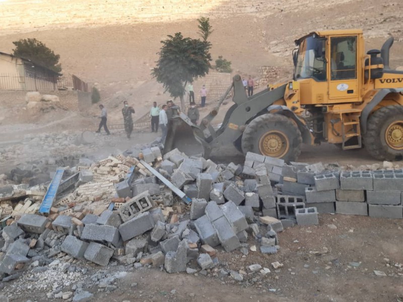قلع و قمع 3 مورد ساخت و ساز غیرمجاز در اراضی ملی اسلام آبادغرب