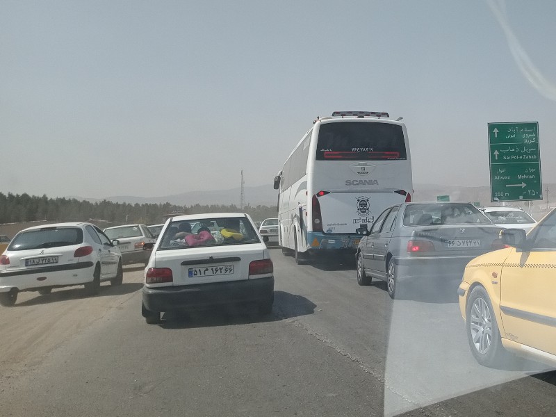 ترافیک سنگین و روان در مسیرهای مواصلاتی شهرستان اسلام آبادغرب+فیلم