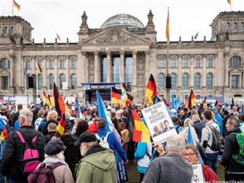 اوج گیری اعتراضات در اروپا همزمان با فصل سرما/ کشورهای اروپایی و رهبرانشان دچار یک سردرگمی در تصمیم گیری شده اند